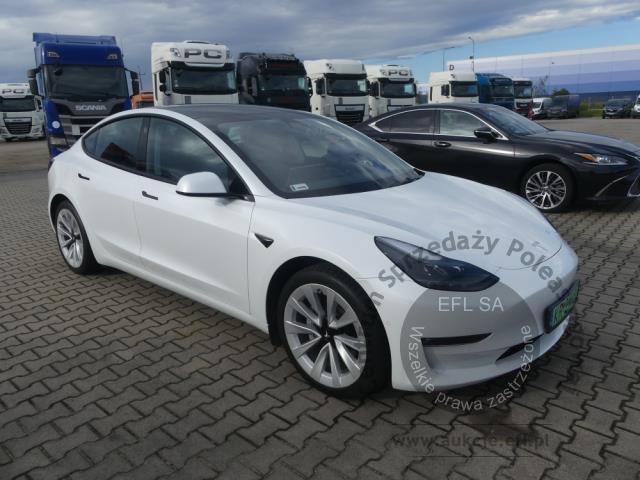 4 - TESLA MODEL 3 2021r.