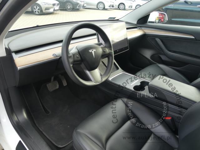 6 - TESLA MODEL 3 2021r.