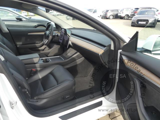 9 - TESLA MODEL 3 2021r.