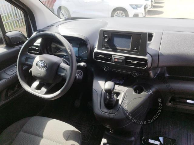 11 - Toyota  Proace City 2024r. DW6YT84 Pojazd znajduje się w firmie ARCTOS GROUP sp. z o.o. Al. Krakowska 7, 02-183 Warszawa