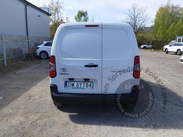 4 - Toyota  Proace City 2024r. DW6YT84 Pojazd znajduje się w firmie ARCTOS GROUP sp. z o.o. Al. Krakowska 7, 02-183 Warszawa