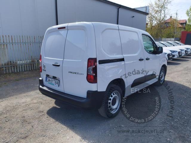 6 - Toyota  Proace City 2024r. DW6YT84 Pojazd znajduje się w firmie ARCTOS GROUP sp. z o.o. Al. Krakowska 7, 02-183 Warszawa