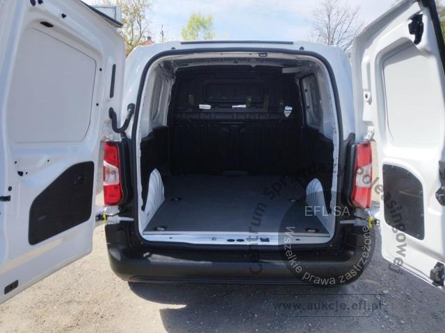 10 - Toyota  Proace City 2024r. DW6YT84 Pojazd znajduje się w firmie ARCTOS GROUP sp. z o.o. Al. Krakowska 7, 02-183 Warszawa