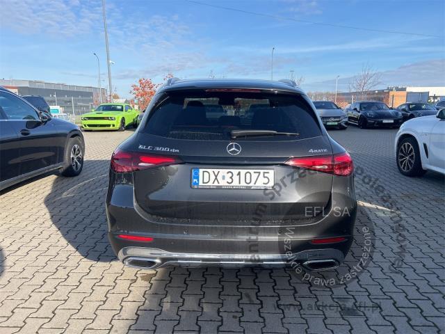 4 - MERCEDES BENZ GLC 300 DE 4-MATIC AVANTGARDE plug-in 2024r. DX31075 Magnice