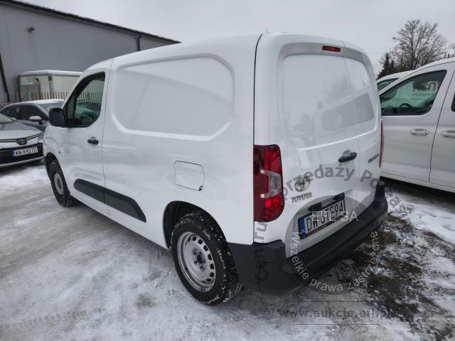 4 - Toyota Proace City 1.5 D-4D Standard 2,0t Active Furgon 2022r. DW6TE94 Pojazd znajduje się w firmie ARCTOS GROUP sp. z o.o. Al. Krakowska 7, 02-183 Warszawa