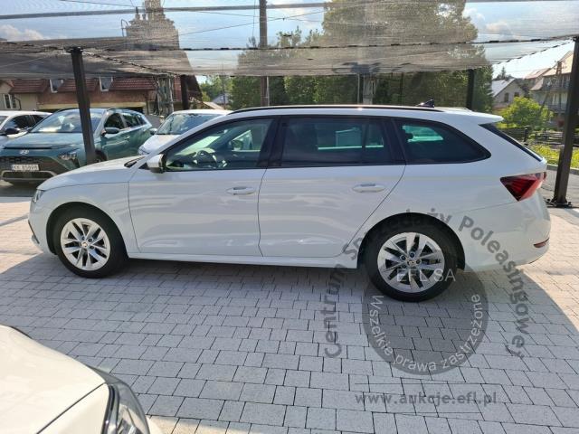 8 - SKODA Octavia 2.0 TDI Ambition DSG 2023r. SK545XP Pojazd znajduje się w firmie AACAR sp. z o.o. Kasztanowa 5, 32-400 Jawornik