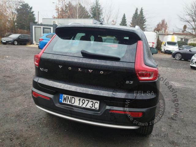 3 - Volvo  XC40 B3 Core aut 2022r. WND1973C Pojazd znajduje się w firmie ARCTOS GROUP sp. z o.o. Al. Krakowska 7, 02-183 Warszawa