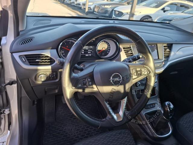 8 - OPEL  ASTRA  2021r. WW944SM Pojazd znajduje się w firmie AACAR sp. z o.o. Kasztanowa 5, 32-400 Jawornik
