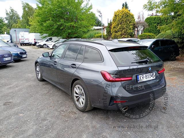 6 - BMW 318i aut 2022r. KR8XU45 Pojazd znajduje się w firmie ARCTOS GROUP sp. z o.o. Al. Krakowska 7, 02-183 Warszawa