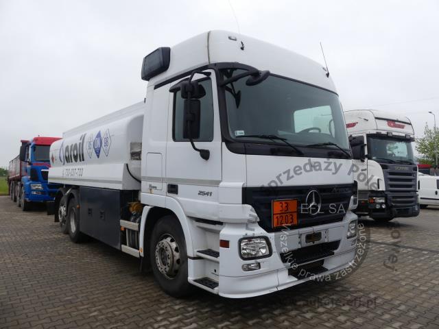 3 - MERCEDES BENZ / TANK-SERVICE ACTROS 2541 BLUETEC 5 6X2 2008r.