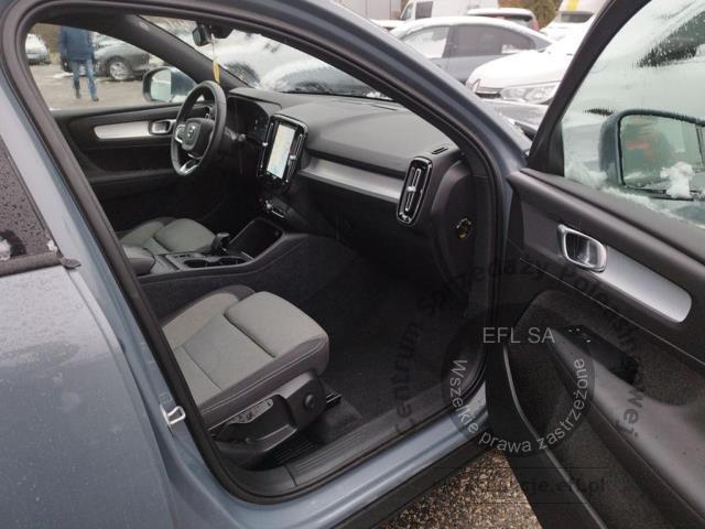 8 - Volvo  XC40 B3 Core 2022r. WND1856C Pojazd znajduje się w firmie ARCTOS GROUP sp. z o.o. Al. Krakowska 7, 02-183 Warszawa