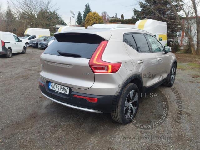 4 - Volvo  XC40 B3 Core aut 2022r. WND1948C Pojazd znajduje się w firmie ARCTOS GROUP sp. z o.o. Al. Krakowska 7, 02-183 Warszawa