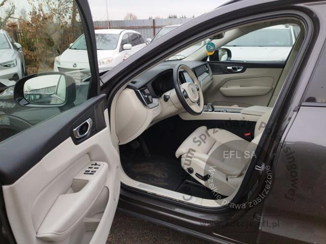 7 - Volvo  XC 60 B5 D AWD Plus Dark aut 2022r. WW608TF Pojazd znajduje się w firmie ARCTOS GROUP sp. z o.o. Al. Krakowska 7, 02-183 Warszawa