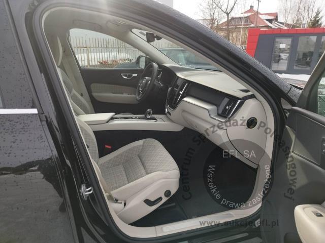 13 - Volvo XC 60 B4 B Core aut Kombi 2022r. WZ255FU Pojazd znajduje się w firmie ARCTOS GROUP sp. z o.o. Al. Krakowska 7, 02-183 Warszawa