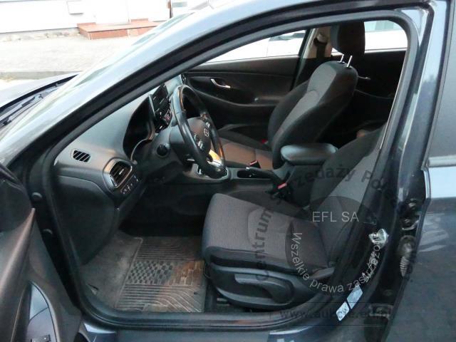7 - Hyundai i30 1.6 D Classic + DCT Kombi 2021r. WI708LJ AUTO MOTO CENTRUM Sp. z o.o. Poznań 61-312, ul. Ostrowska 328