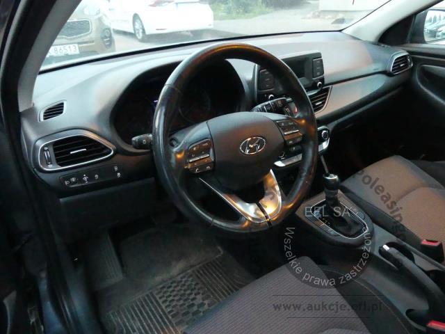 8 - Hyundai i30 1.6 D Classic + DCT Kombi 2021r. WI708LJ AUTO MOTO CENTRUM Sp. z o.o. Poznań 61-312, ul. Ostrowska 328