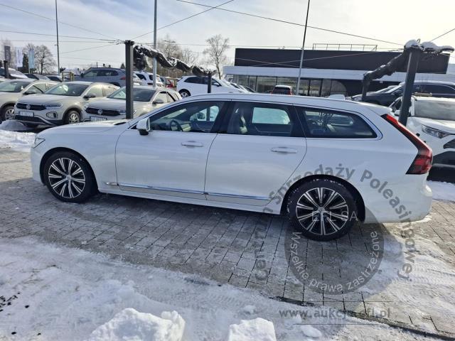 7 - Volvo V90 B5 D AWD Inscription aut Kombi
 2022r. SK615VV Pojazd znajduje się w firmie AACAR sp. z o.o. Kasztanowa 5, 32-400 Jawornik