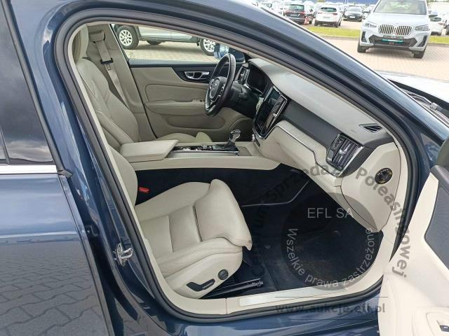 10 - Volvo V60 T4 Inscription automat 2020r. DW5HE10 Magnice