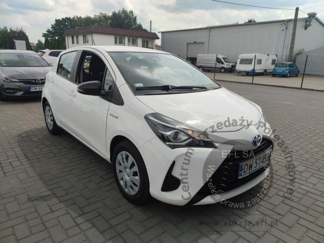 3 - Toyota Yaris Hybrid 100 Active 2017r. DW5T453 UWAGA!! Pojazd znajduje się w lokalizacji: Janki, Al. Krakowska 52, 05-090 Janki