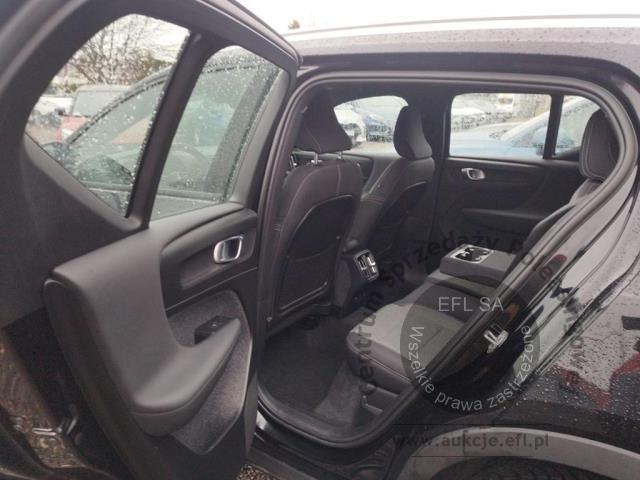 8 - Volvo XC40 B3 Core aut Kombi 2022r.  WND1971C Pojazd znajduje się w firmie ARCTOS GROUP sp. z o.o. Al. Krakowska 7, 02-183 Warszawa