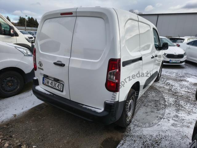 4 - Toyota Proace City 1.5 D-4D Standard  2022r. DW4UK43 Pojazd znajduje się w firmie ARCTOS GROUP sp. z o.o. Al. Krakowska 7, 02-183 Warszawa
