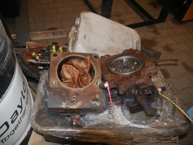 35 - Spycharka gąsienicowa KOMATSU D51PX-22 2010r.