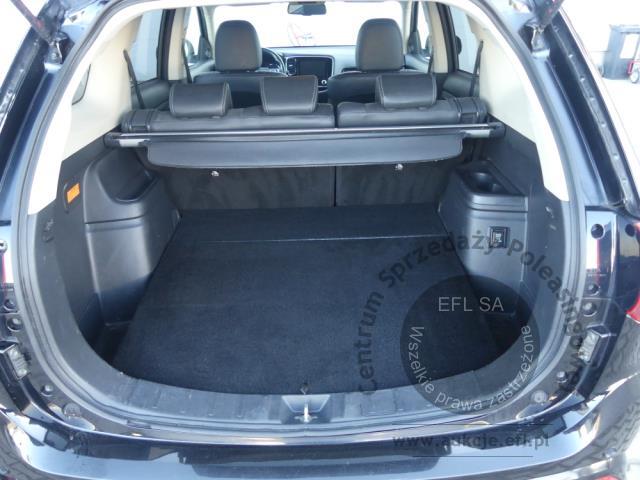 11 - MITSUBISHI OUTLANDER 2.4 PHEV AWD AUTOMAT 2020r.