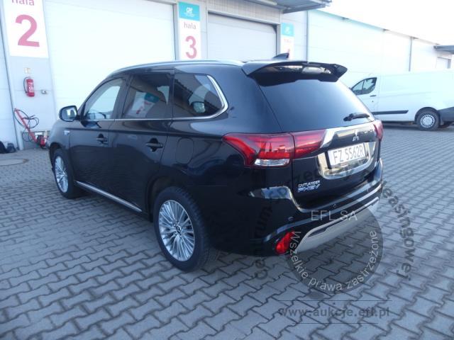 13 - MITSUBISHI OUTLANDER 2.4 PHEV AWD AUTOMAT 2020r.