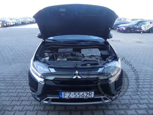 3 - MITSUBISHI OUTLANDER 2.4 PHEV AWD AUTOMAT 2020r.