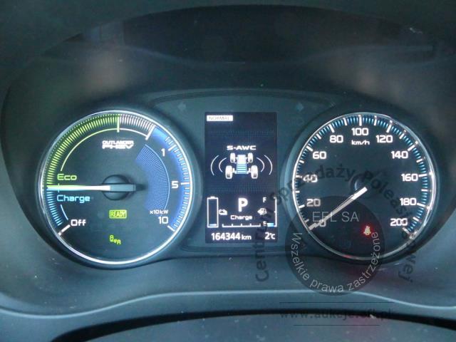 6 - MITSUBISHI OUTLANDER 2.4 PHEV AWD AUTOMAT 2020r.