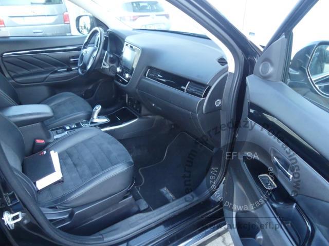 8 - MITSUBISHI OUTLANDER 2.4 PHEV AWD AUTOMAT 2020r.