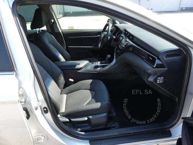 8 - TOYOTA CAMRY 2.5 VVT-I+H E-CVT  2019r.