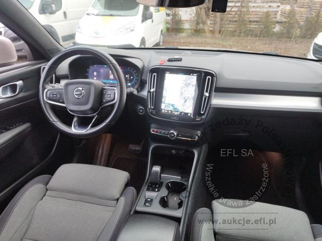 9 - Volvo  XC40 B3 Core aut 2022r. WND1948C Pojazd znajduje się w firmie ARCTOS GROUP sp. z o.o. Al. Krakowska 7, 02-183 Warszawa