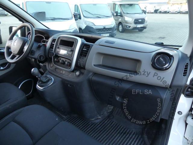 4 - RENAULT TRAFIC 1.6 DCI 121KM FURGON 2018r.