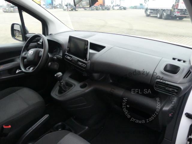 9 - Toyota Proace City Verso 1.5 D-4D 2023r. DW8WC42 Magnice