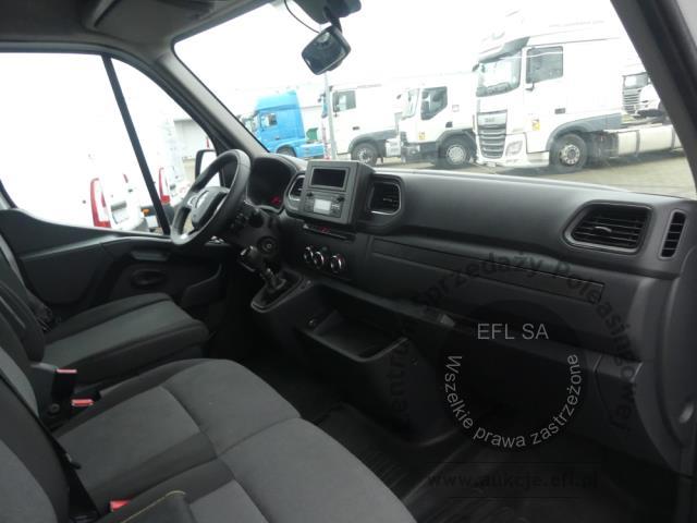 8 - RENAULT MASTER 2.3 DCI FURGON 2021r.